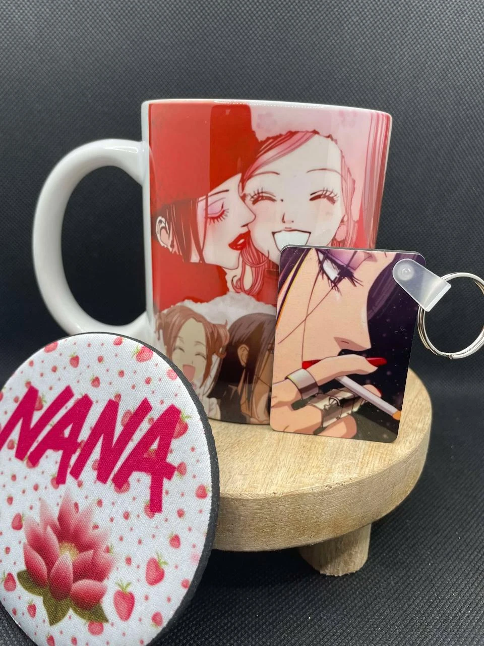 🎁 Coffret Mug – Mug + Porte-clés + Dessous de Tasse – NANA 🎸🖤